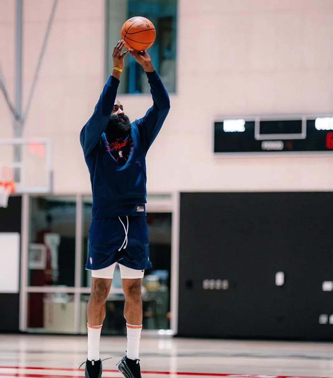 洛杉矶快船训练课后造点机会,志在欧洲杯名次提升,悬念犹存,纪律约束更严格  洛杉矶快船训练课后造点机会,志在欧洲杯名次提升,悬念犹存,纪律约束更严格